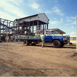 Transport weighbridge with a gougers copper ore, Mount Isa Mines