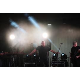 Daryl Braithwaite singing on stage, Isa Street Festival, August 2023